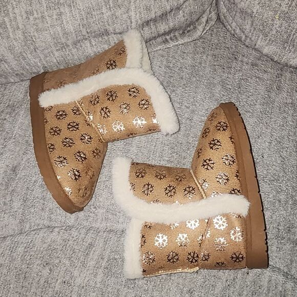 Olivia Miller Girls' Snow Days Snowflake Boot Size 2 - Picture 3 of 5